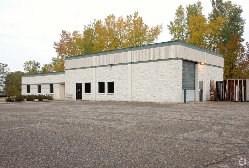 Primary Photo Of 2441 Ventura Dr, Woodbury Light Manufacturing For Sale