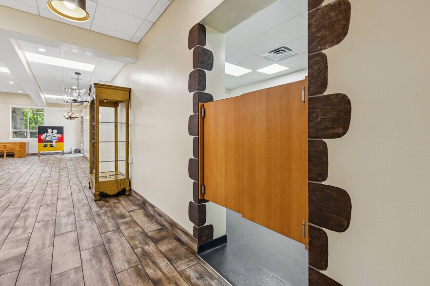 More Photos Of 102 N Rogers St, Aberdeen Restaurant For Sale