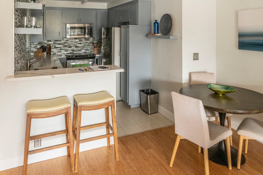 More Photos Of 901 Ocean Ave, Santa Monica Apartments For Sale