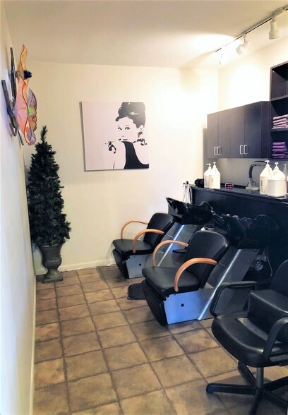 More Photos Of 5512 S Brainard Ave, Countryside Apartments For Lease