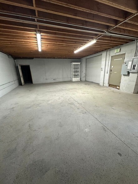 More Photos Of 10066 San Fernando Rd, Pacoima Specialty For Lease