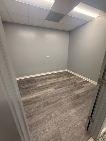 More Photos Of 4901 W 115th St, Alsip Warehouse For Lease