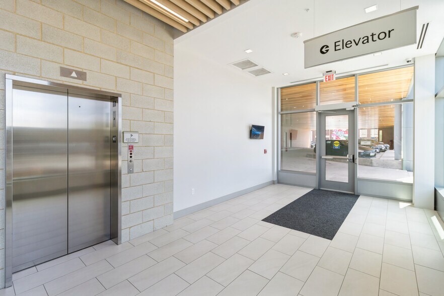 More Photos Of 1465 SW Park Square Dr, Ankeny Office For Lease