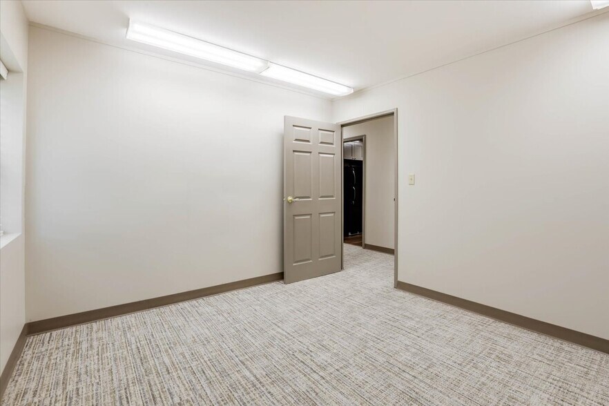 More Photos Of 1310 Thomasville Rd, Tallahassee Office For Sale