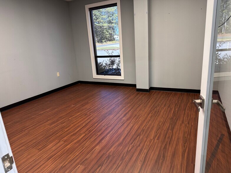 More Photos Of 297 Industrial Park Dr, Lawrenceville Warehouse For Lease