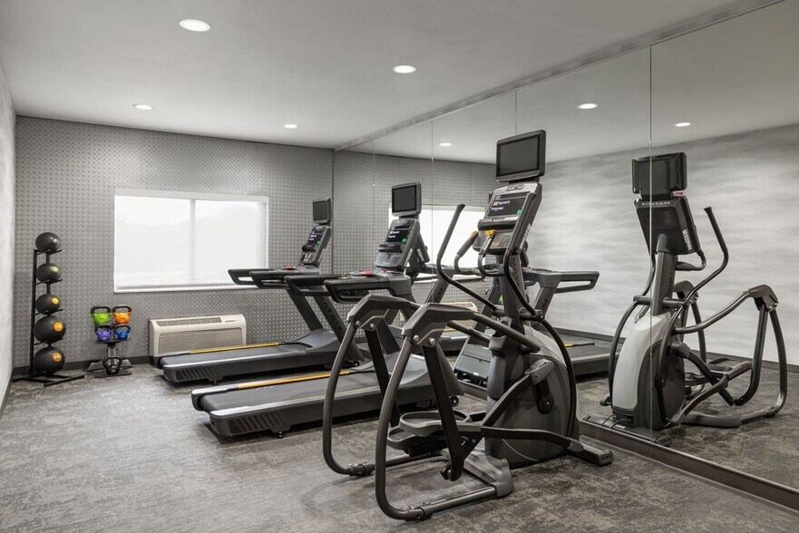 More Photos Of 3045 Centre Pointe Dr N, Roseville Hotel For Sale