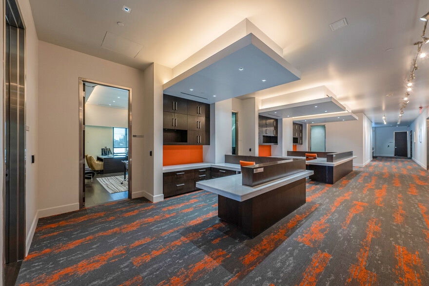 More Photos Of 2960 W Sahara Ave, Las Vegas Office For Lease