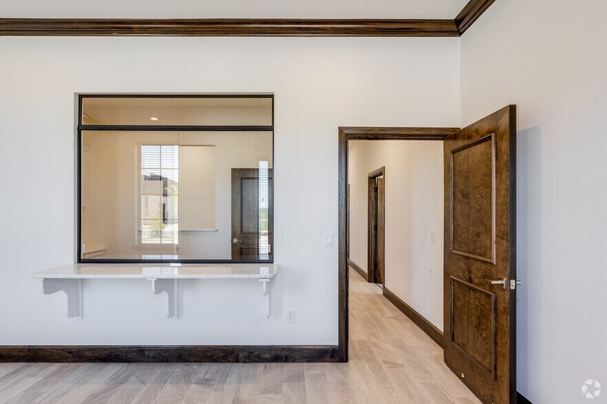 More Photos Of 1201 Magnolia Ct, Moore Office For Sale