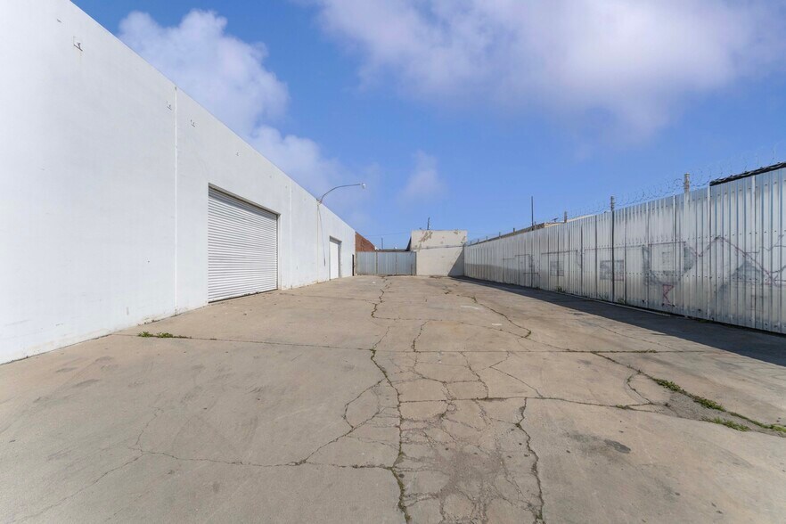 More Photos Of 15610 S Main St, Gardena Distribution For Sale