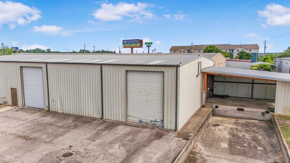 More Photos Of 1250 W I-65 Service Rd S, Mobile Warehouse For Sale