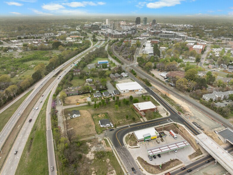 More Photos Of 1105 Gillette Ave, Durham Storefront Retail Office For Lease