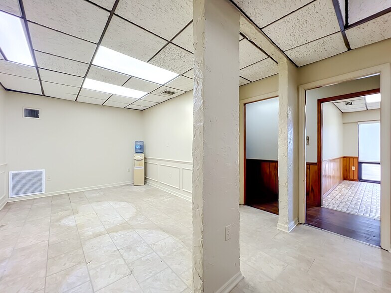 More Photos Of 180 S County Road 427, Longwood General Retail For Lease