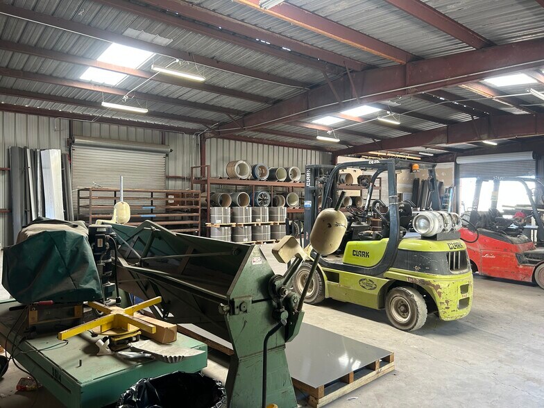 More Photos Of 40895 Interstate 10 W, Boerne Flex For Sale