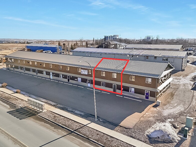 More Photos Of 130 Canal Gdns, Strathmore Warehouse For Sale