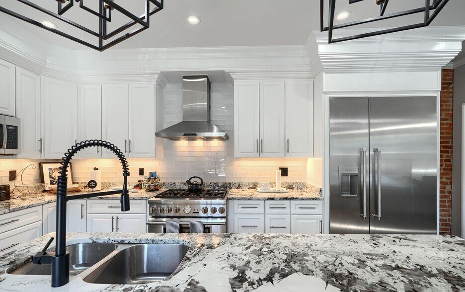 More Photos Of 635 E Fort Ave, Baltimore Specialty For Sale