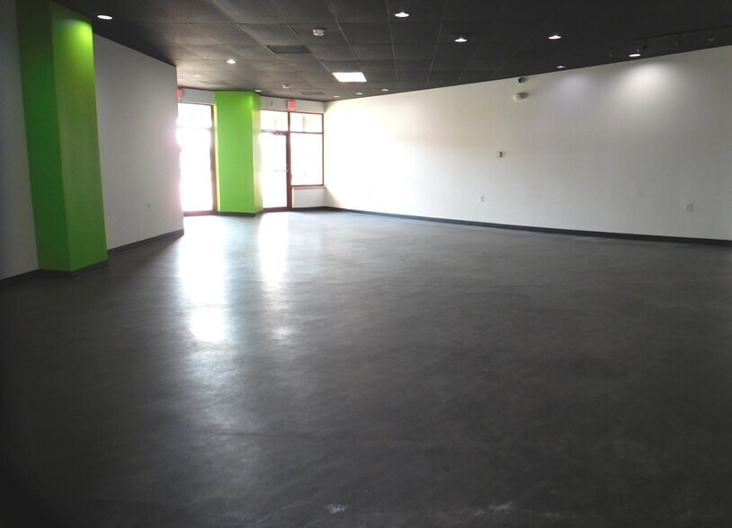 More Photos Of 2405 Essington Rd, Joliet General Retail For Lease