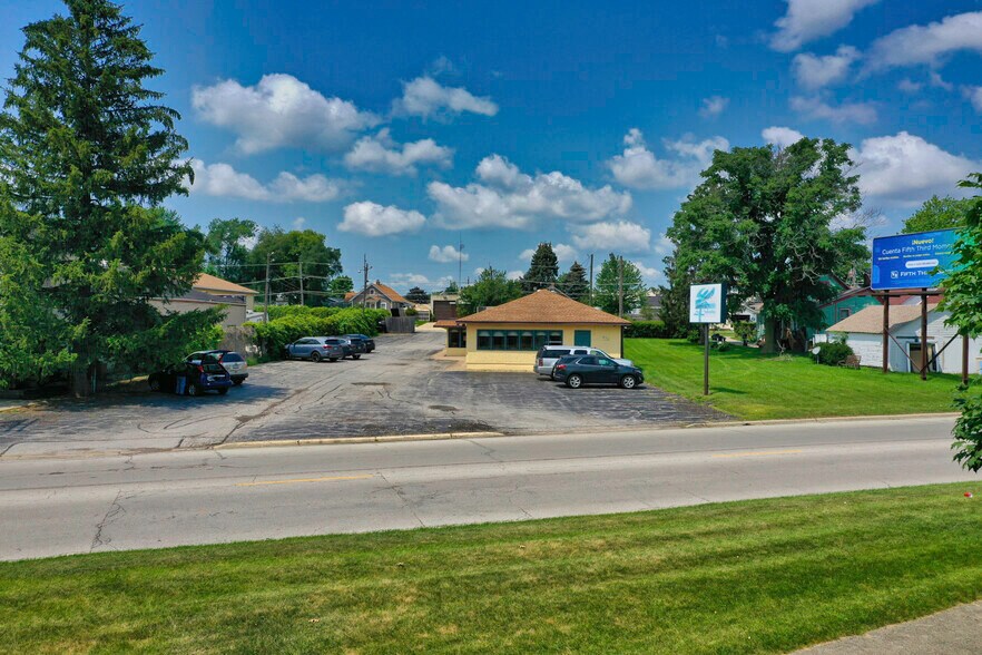 More Photos Of 835 S River St, Aurora Restaurant For Sale