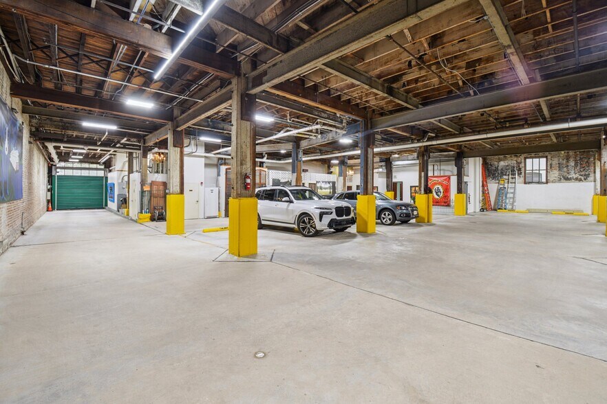 More Photos Of 747 Magazine St, New Orleans Office For Sale