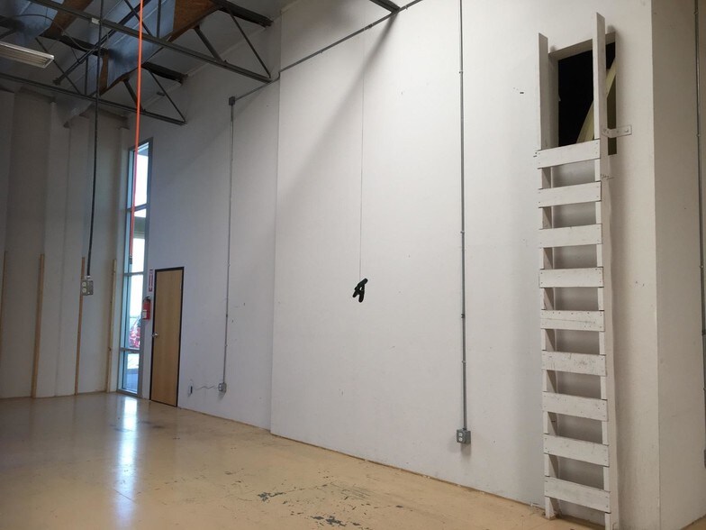 More Photos Of 2306 La Mirada Dr, Vista Warehouse For Lease