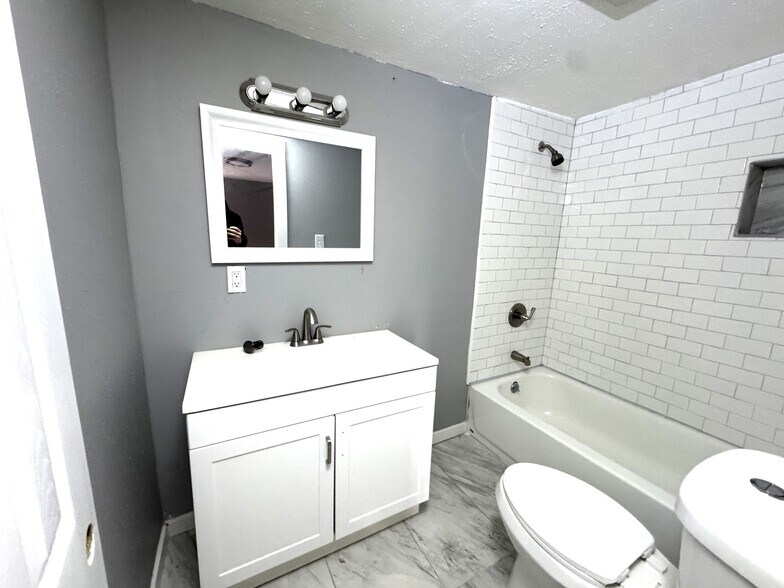 More Photos Of 35 Neslo Dr, Nesconset Flex For Lease