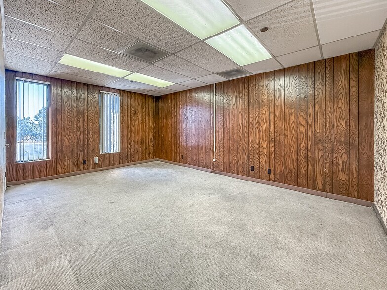 More Photos Of 8866 Laurel Canyon Blvd, Sun Valley Manufacturing For Sale