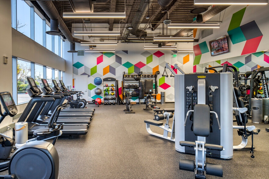 More Photos Of 3415 S Sepulveda Blvd, Los Angeles Office For Lease