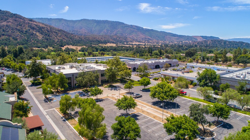 More Photos Of 417 Bryant Cir, Ojai Loft Creative Space For Lease