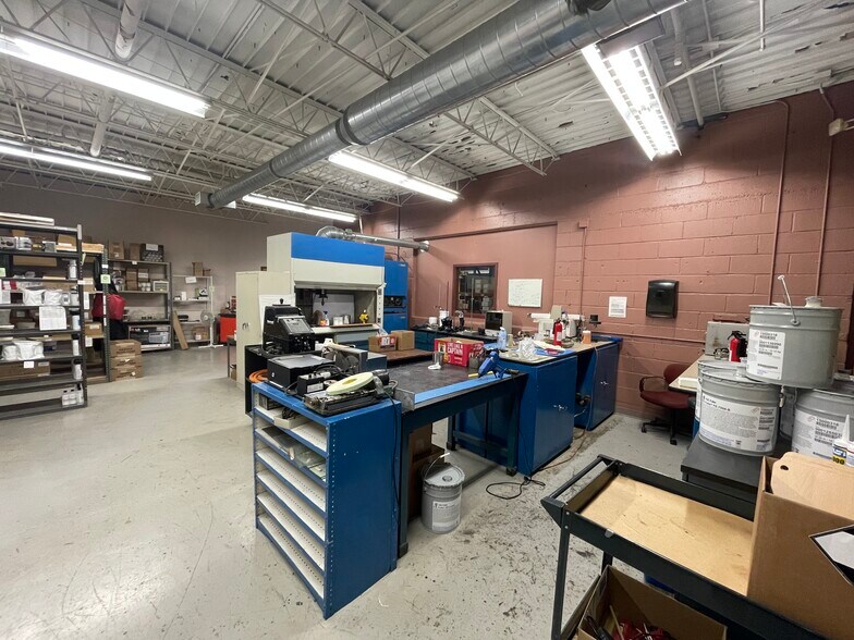 More Photos Of 2201-2207 N 2nd St, Minneapolis Light Manufacturing For Lease