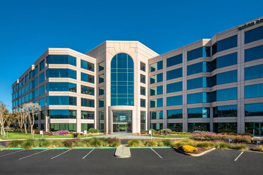 More Photos Of 555 Twin Dolphin Dr, Redwood City Office For Lease