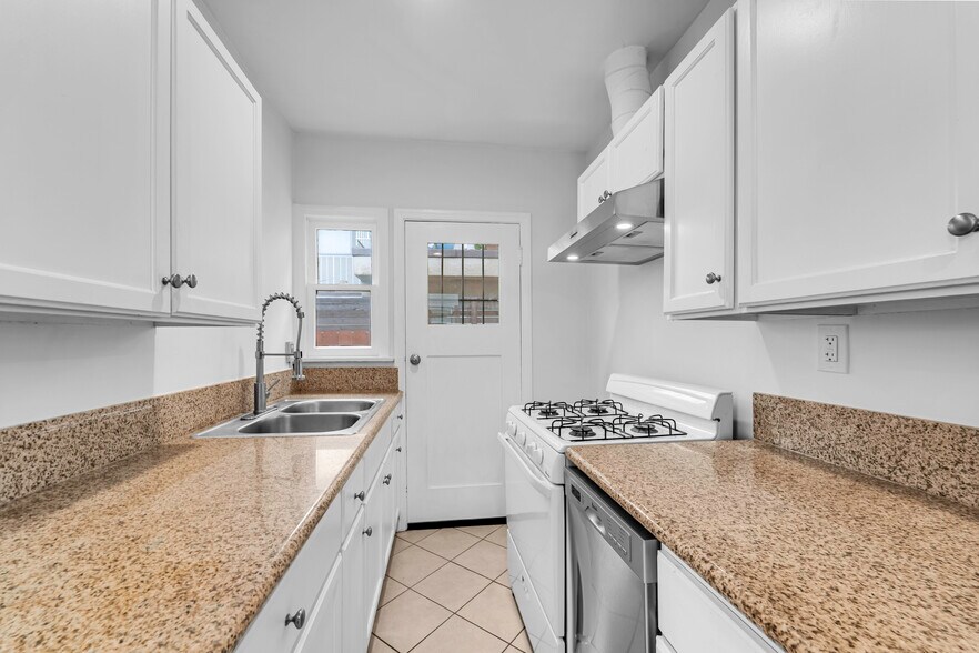 More Photos Of 2122 20th St, Santa Monica Apartments For Sale