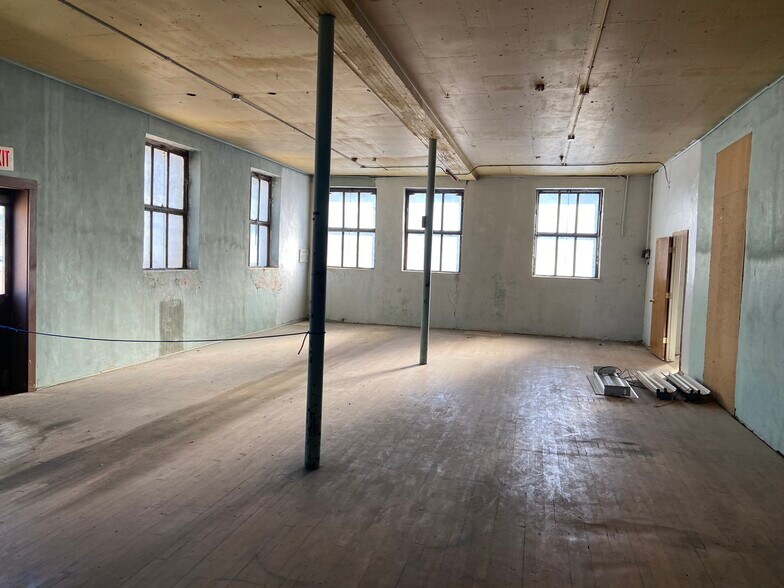 More Photos Of 325 E 2nd St, Merrill Distribution For Sale