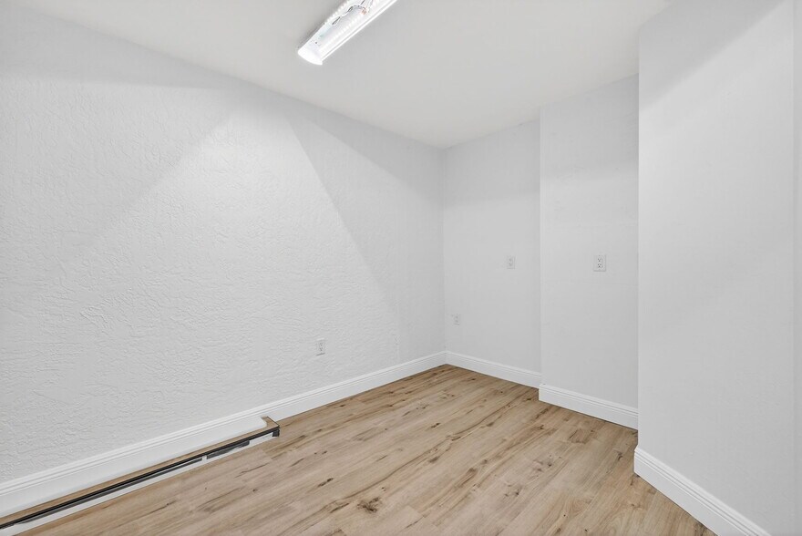 More Photos Of 5235 Ramsey Way, Fort Myers Office For Sale