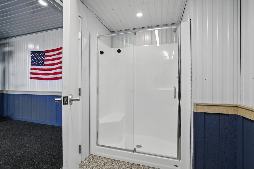 More Photos Of 663 Valerie Ave, Hudson Self Storage For Sale