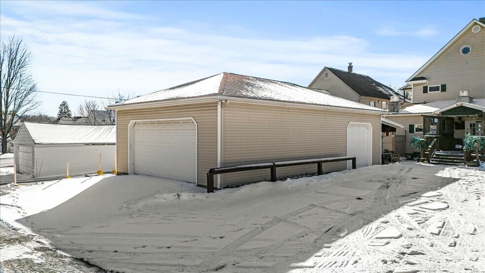 More Photos Of 750 Boulevard Ave, Dickson City Bar For Sale