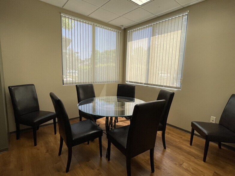 More Photos Of 159 Parrot Ln, Simi Valley Office For Sale