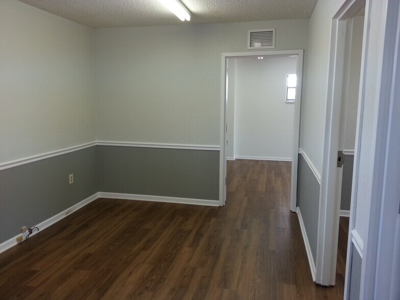 More Photos Of 120-122 E 4th Ave, Mount Dora Storefront Retail Office For Lease