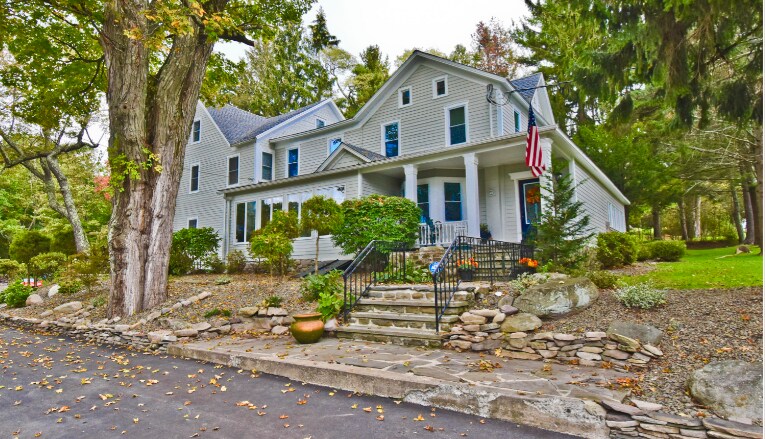 Primary Photo Of 2735 PA-390, Canadensis Hospitality For Sale