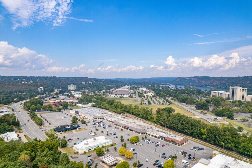 More Photos Of 2516 Cantrell Rd, Little Rock Unknown For Lease