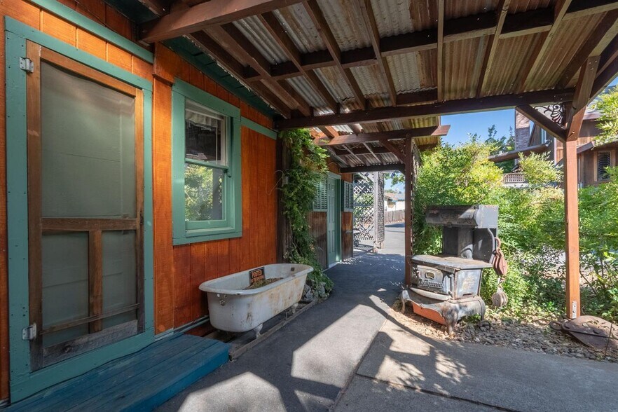 More Photos Of 306 W Saint Charles St, San Andreas Hotel For Sale