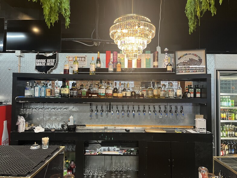 More Photos Of 155 N 5th St, Columbus Restaurant For Lease