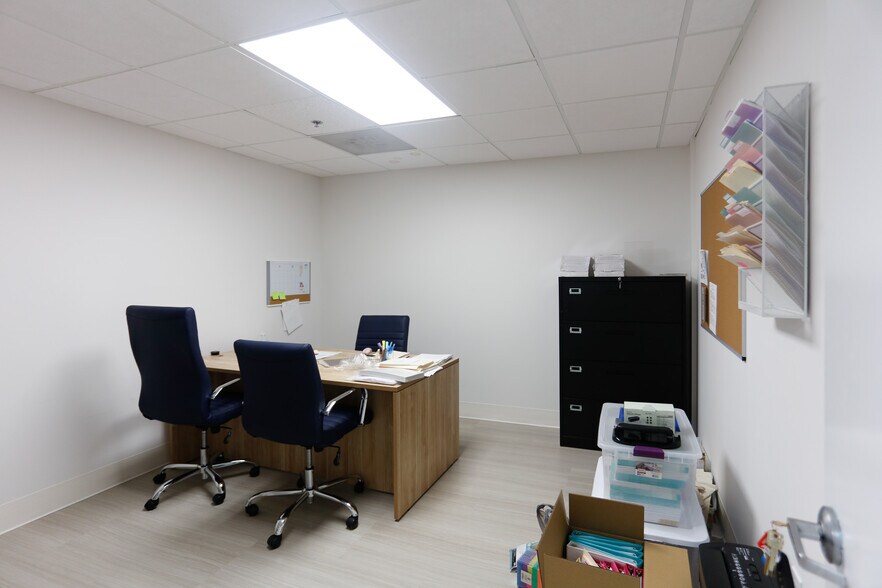 More Photos Of 1720 Harrison St, Hollywood Office Residential For Sale