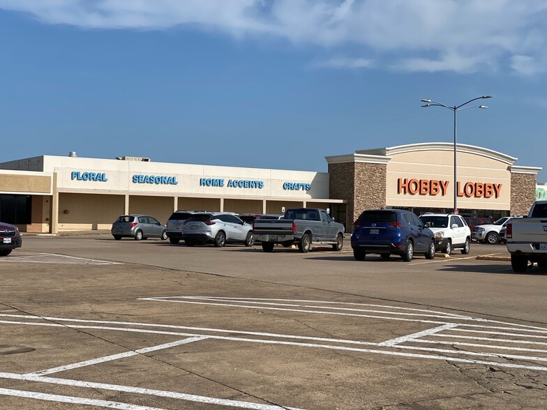 More Photos Of 550-682 SW Wilshire Blvd, Burleson Unknown For Lease