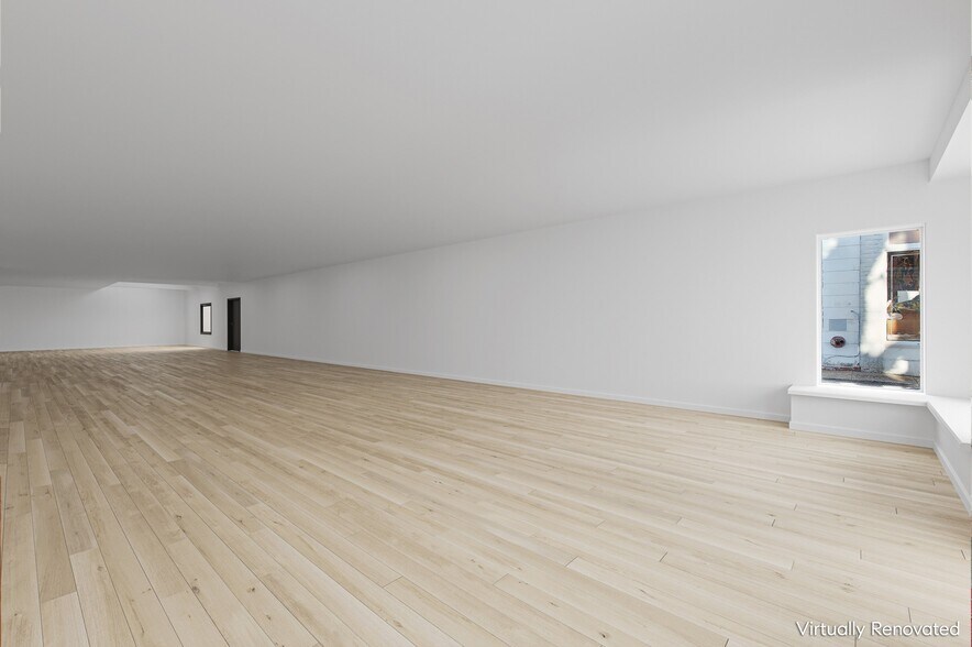 More Photos Of 67 Jobs Ln, Southampton Storefront For Lease