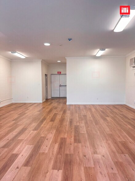 More Photos Of 18159-18161 Parthenia St, Northridge Freestanding For Lease