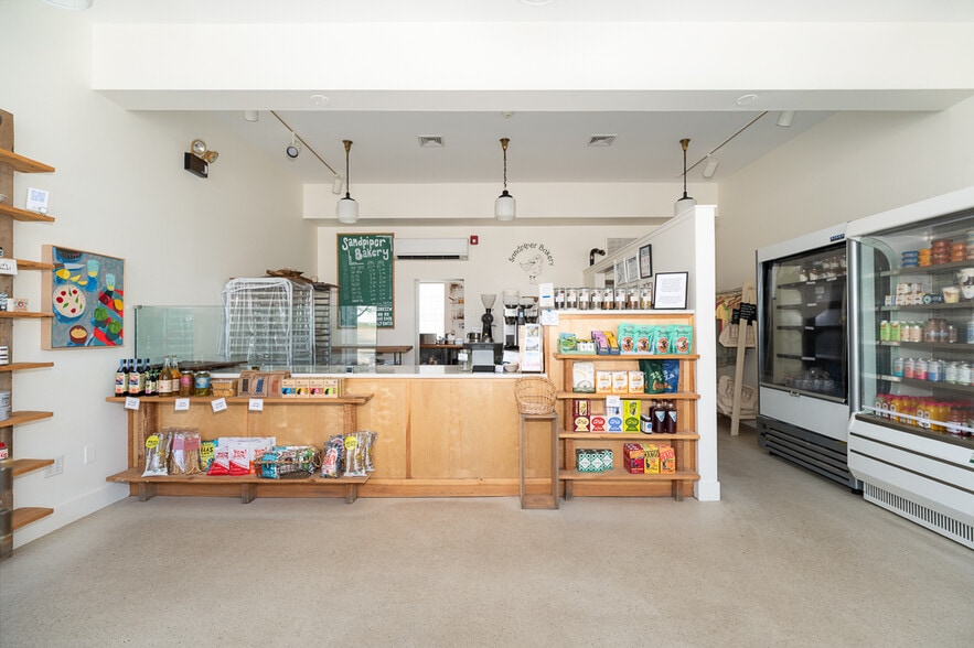 More Photos Of 29 N Main St, Ipswich Office For Sale