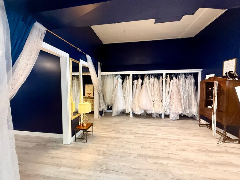 More Photos Of 212 E Main St, Brenham Storefront For Lease