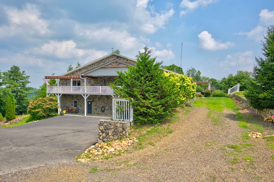 More Photos Of 1661 Turner Spur Rd, Fancy Gap Healthcare For Sale