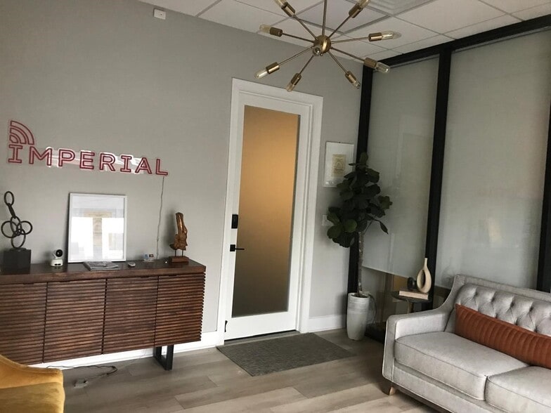 More Photos Of 869 Walnut St, Macon-Bibb Office For Sale