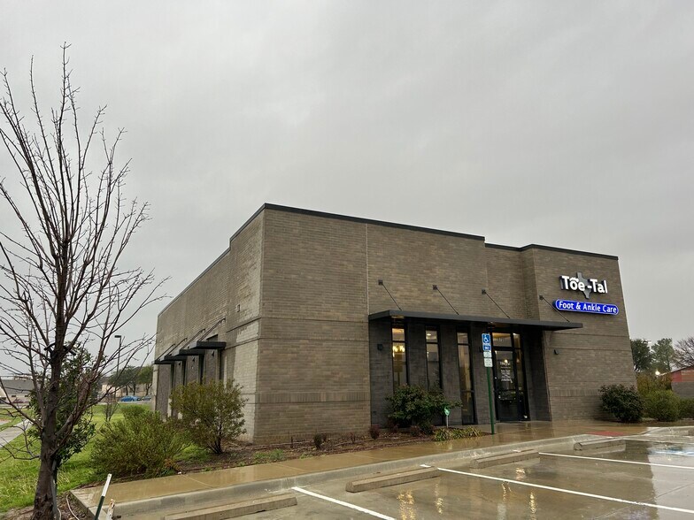 More Photos Of 5700 North Park Dr, Watauga Medical For Lease