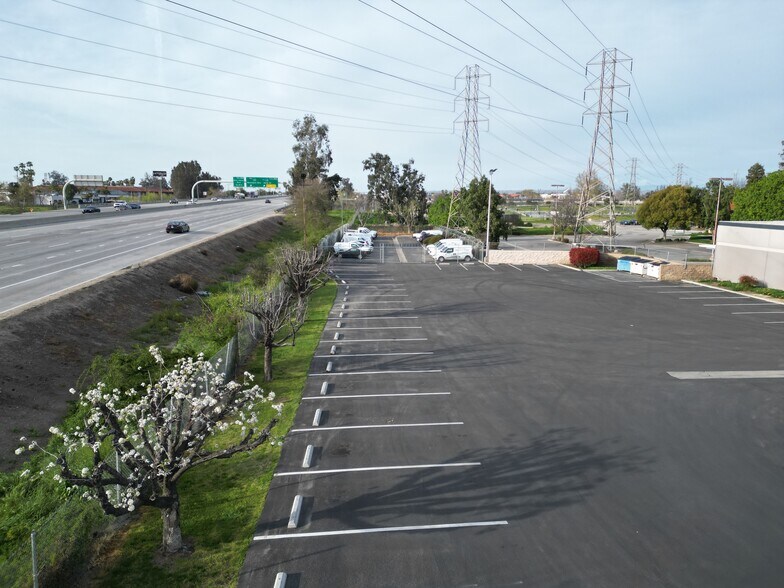 More Photos Of 2015 Westwind Dr, Bakersfield Warehouse For Lease